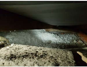 Izolace dutiny trámového stropu